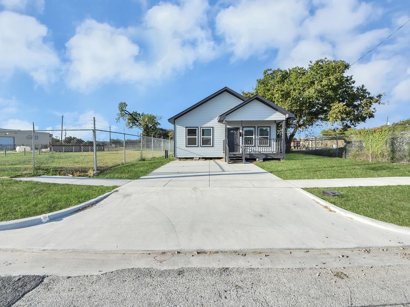 8215 La Porte Road, Houston TX 77012