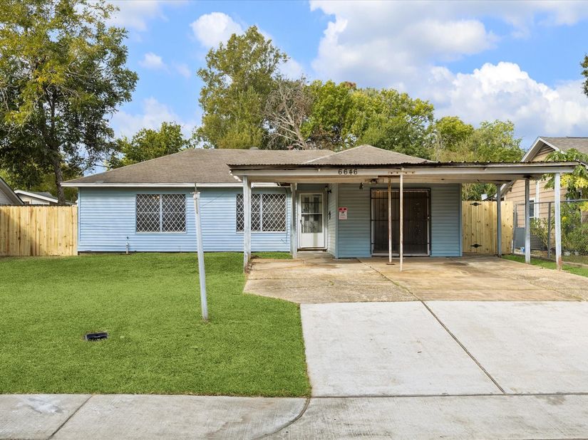 6646 Cresthill Street, Houston TX 77033