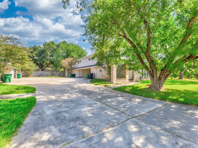10810 Sugar Hill Drive, Houston TX 77042
