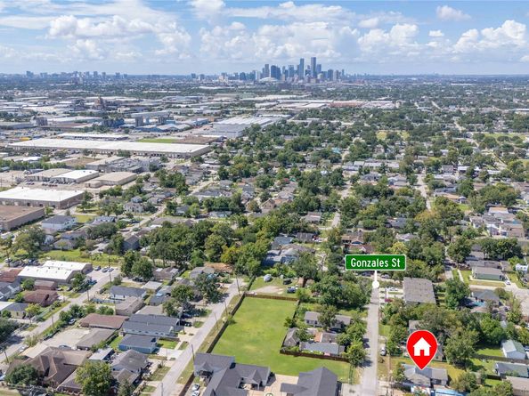 7225 Gonzales Street, Houston TX 77020