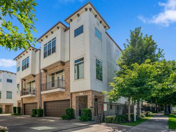 1032 W 26th Street