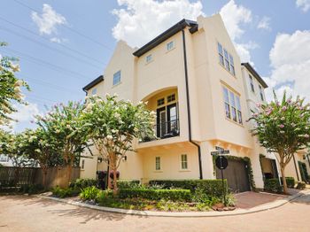 10901 Upland Park