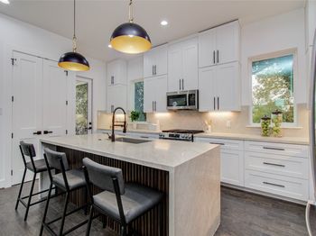 5024 Winnetka Street