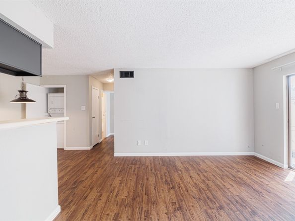 2750 Holly Hall Street 1216, Houston TX 77054