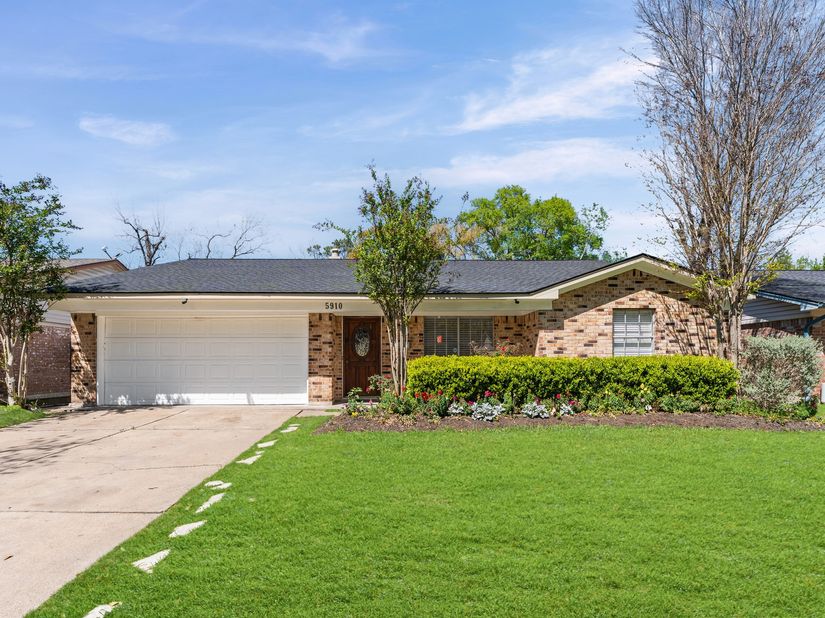 5910 Jim Street, Houston TX 77092