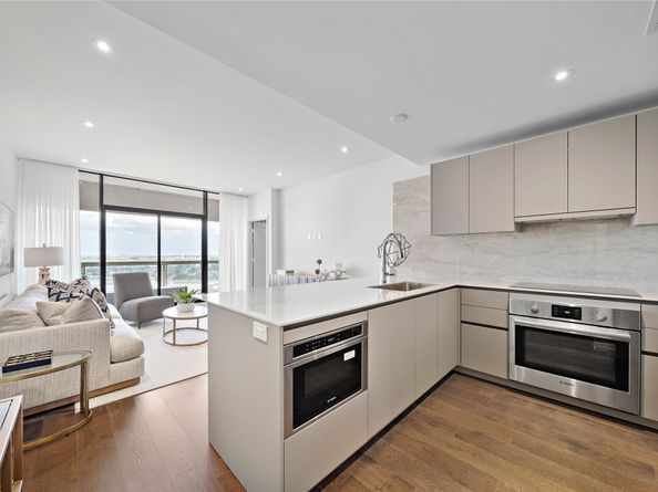 1701 Hermann Drive 24A, Houston TX 77004