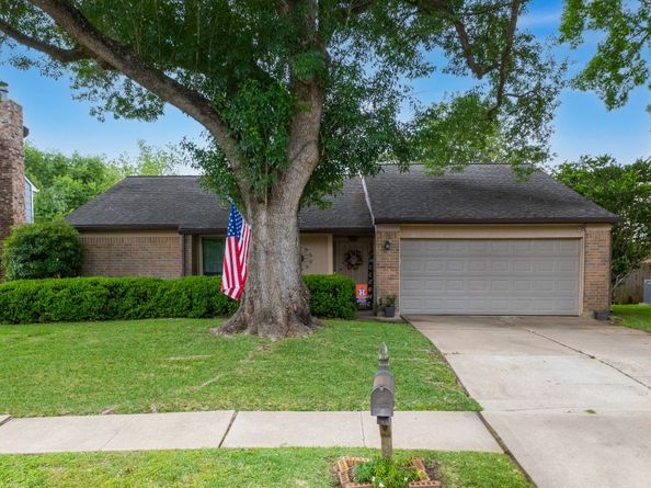 2334 Trail Wood Lane, Richmond TX 77406