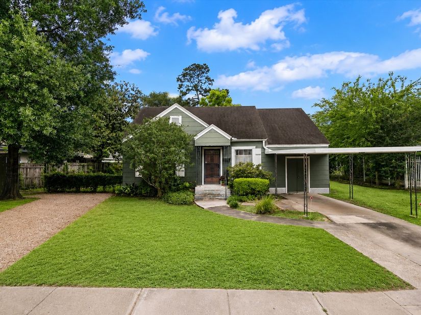 705 W 34th Street, Houston TX 77018