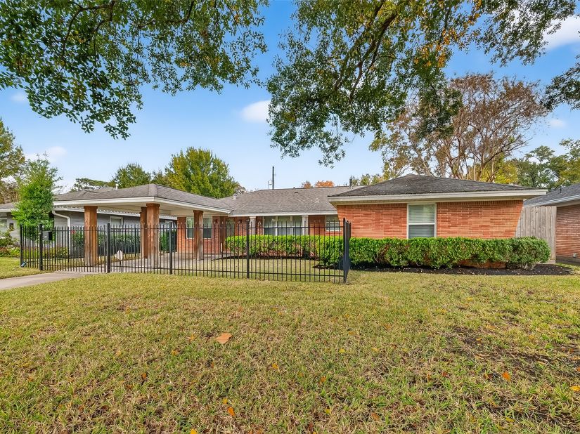 2010 Wakefield Drive, Houston TX 77018