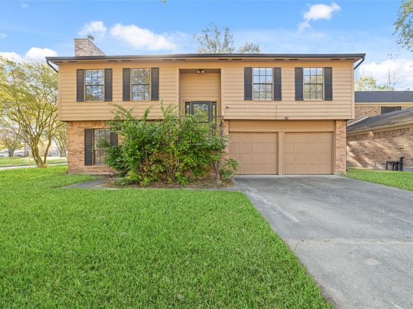 8426 Laurel Trails Drive, Houston TX 77095