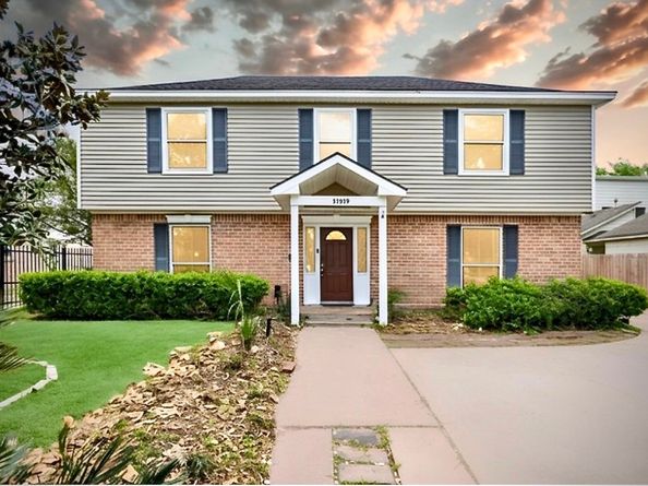 11319 Briar Forest Drive, Houston TX 77077