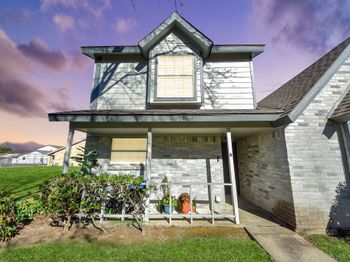 1989 Country Village