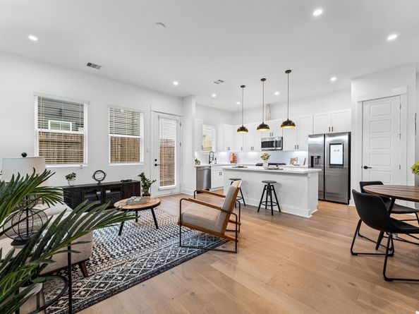 412 Neyland Street D, Houston TX 77022