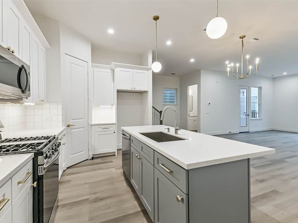 7709 Earl Rudder Way, Houston TX 77055