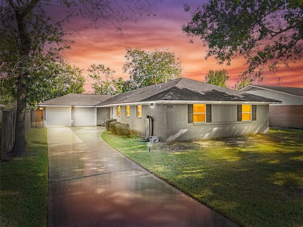 9715 Greenwillow Street, Houston TX 77096