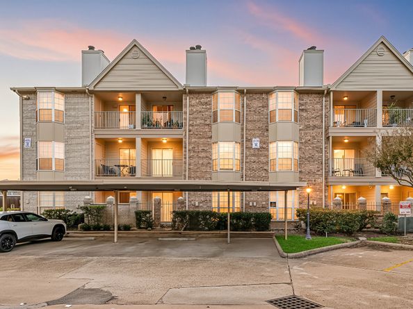 12550 Whittington Drive 811, Houston TX 77077