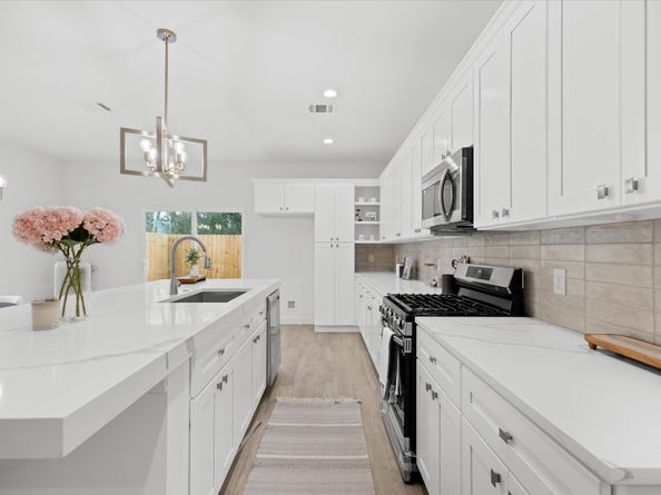 7814 Beckley Street, Houston TX 77088