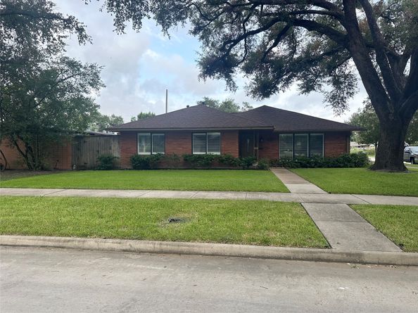 2123 Ridgecrest Drive, Houston TX 77055