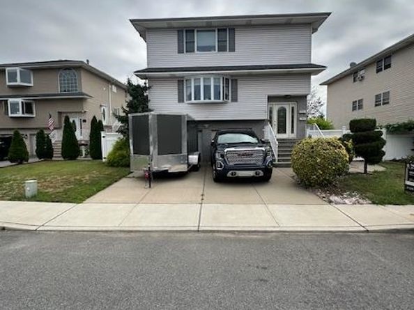 17 Acorn Dr, Secaucus NJ 07094