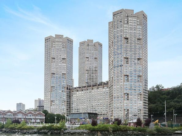 7002 Blvd East 20E, Guttenberg NJ 07093