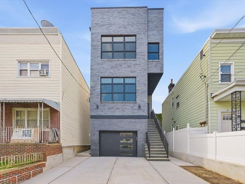 24 West 19th St, Bayonne NJ 07002