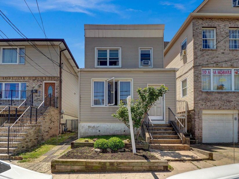 24 West 54th St, Bayonne NJ 07002
