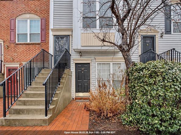 111 Cottonwood St, Jersey City NJ 07305
