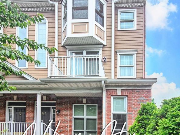 263 Half Moon Ct, West New York NJ 07093