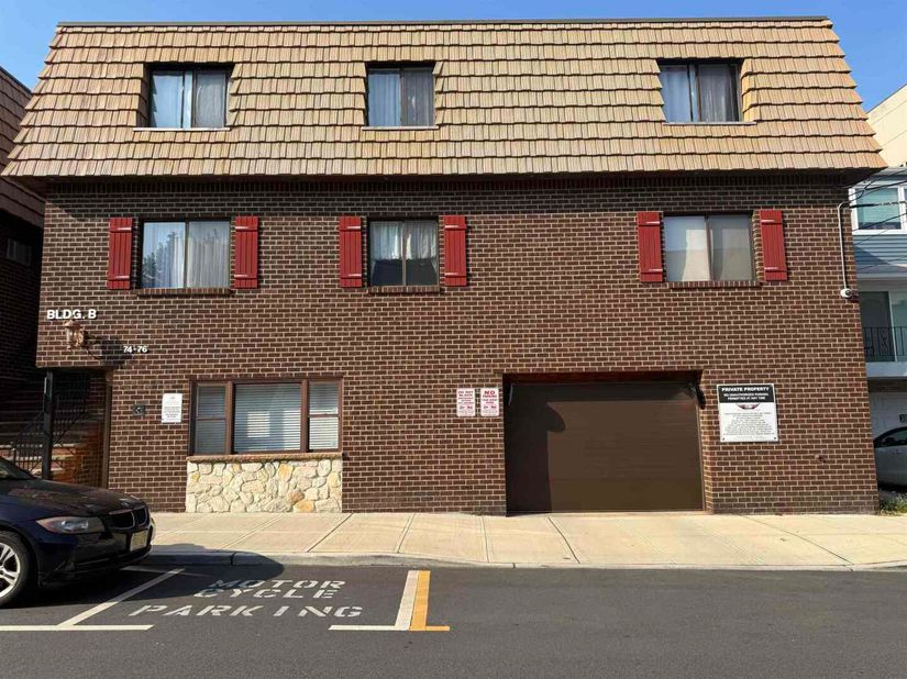 74 69th St 3B, Guttenberg NJ 07093