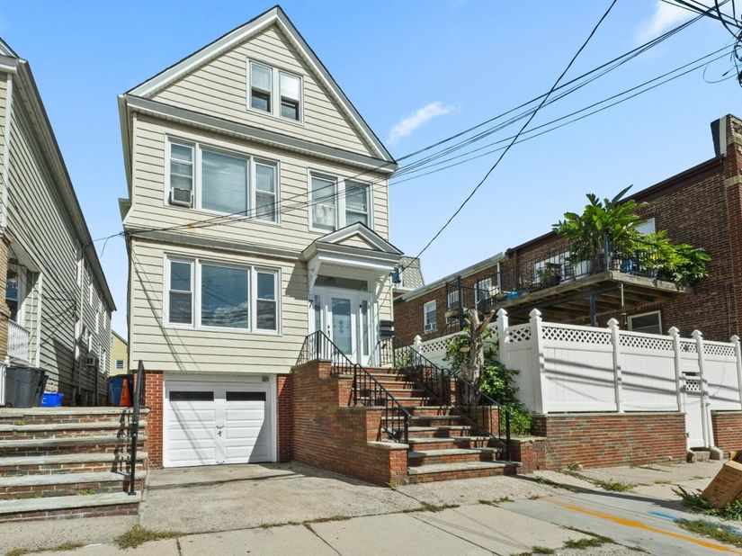 7 Edwards Ct, Bayonne NJ 07002