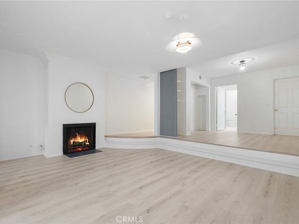 1355 N Sierra Bonita Avenue 208, West Hollywood CA 90046