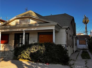 1730 N Kenmore Avenue