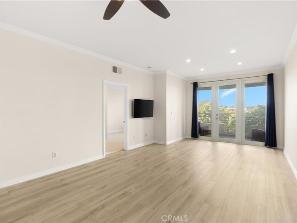 2243 Martin 207, Irvine CA 92612