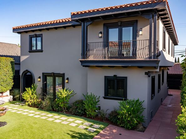 5558 Edgewood Place, Los Angeles CA 90019