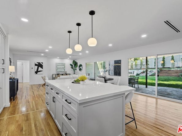 4210 N Sepulveda Boulevard, Sherman Oaks CA 91403