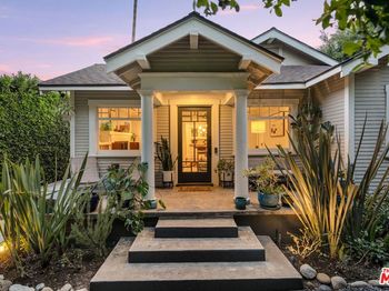 7030 De Longpre Avenue