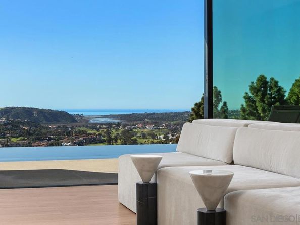 3240 Piragua St, Carlsbad CA 92009