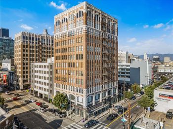 315 E 8th