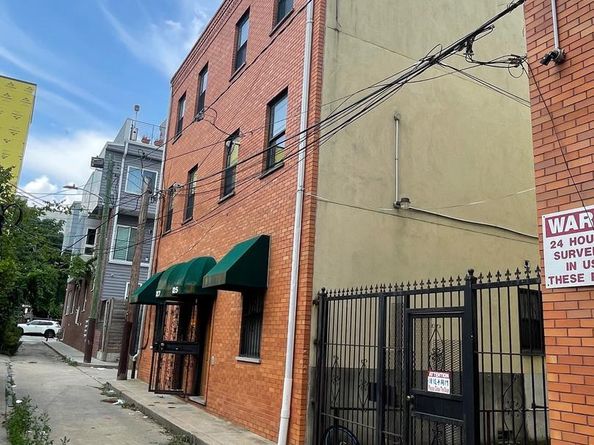 1425 W Flora Street, Philadelphia PA 19121