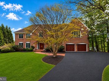 8601 Split Oak Circle