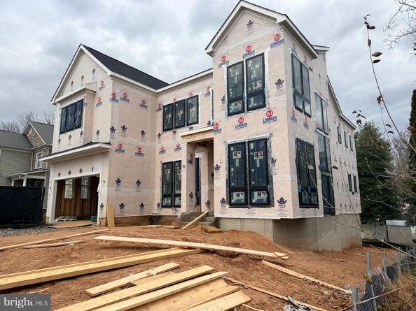 1110 Hillcrest Drive SW, Vienna VA 22180