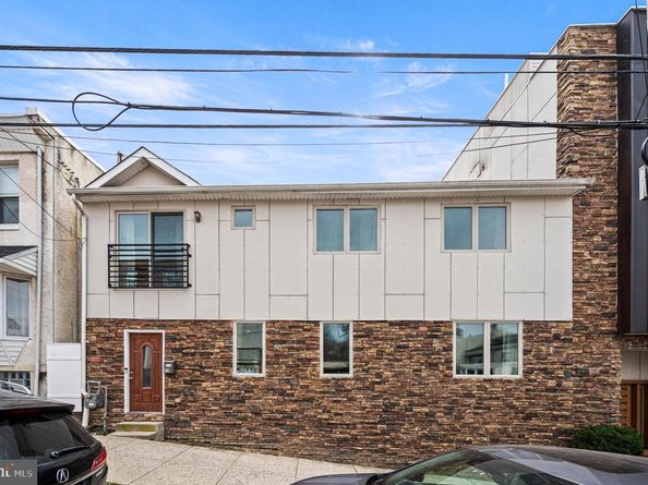 213 Roxborough Avenue, Philadelphia PA 19128