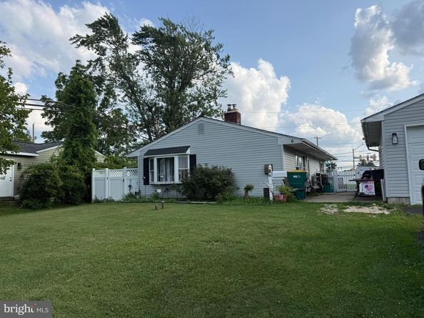 6 Idlewild Road, Levittown PA 19057