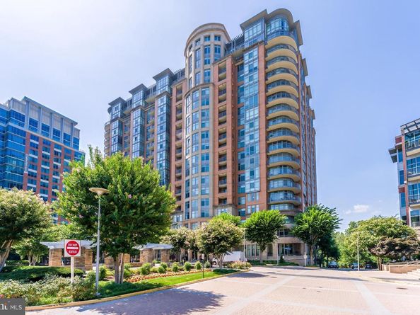 8220 Crestwood Heights Drive 105, Mclean VA 22102