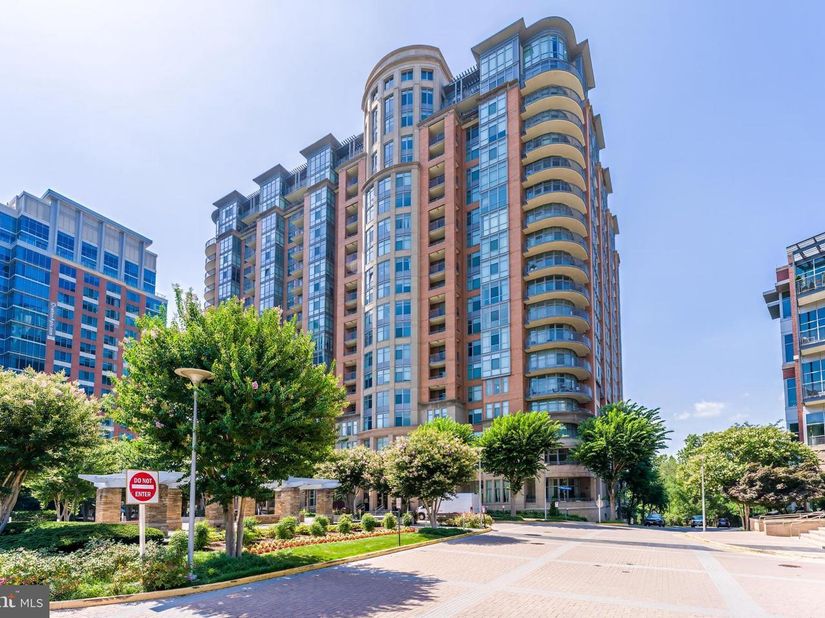 8220 Crestwood Heights Drive 105, Mclean VA 22102
