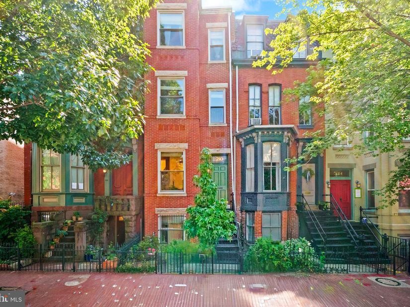 210 4TH Street SE, Washington DC 20003