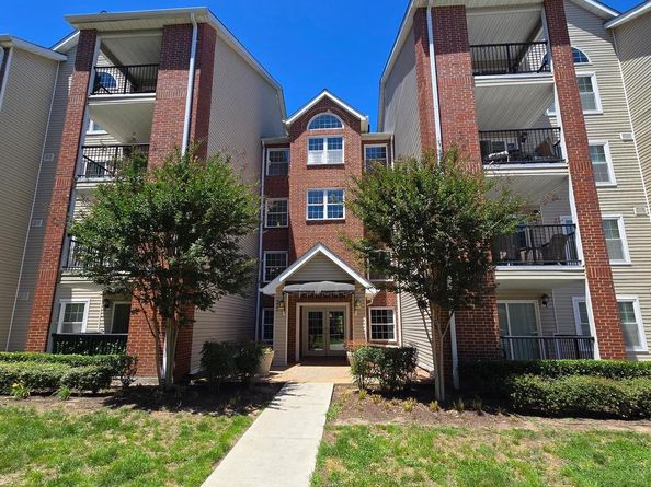 3307 Wyndham Circle 1166, Alexandria VA 22302