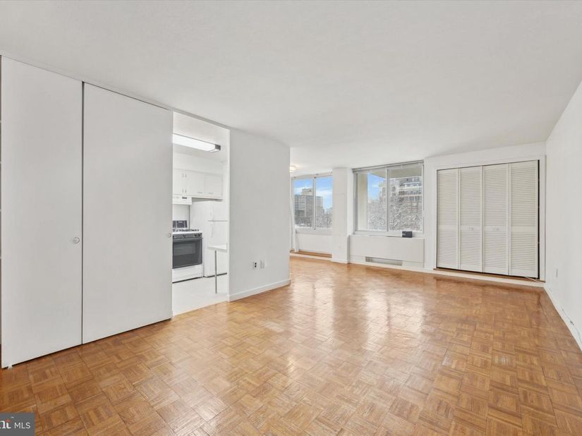 604 S Washington Square 804, Philadelphia PA 19106
