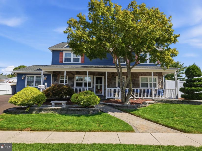 551 Stonybrook Drive E, Levittown PA 19055
