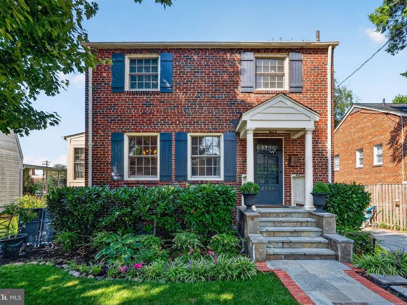 2504 Davis Avenue, Alexandria VA 22302